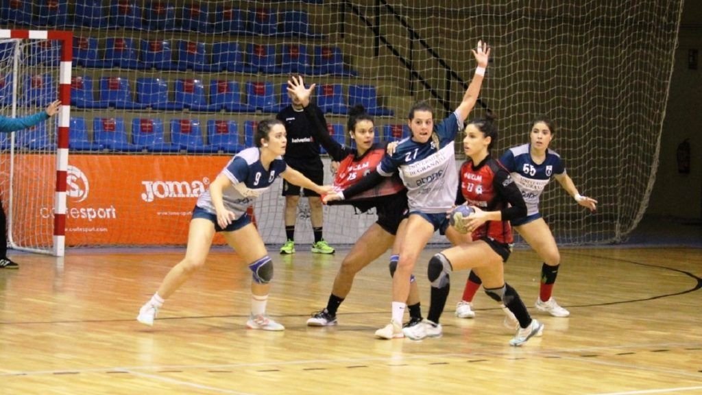 Debuta el UGR femenino de balonmano
