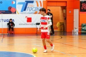 Un eléctrico partido