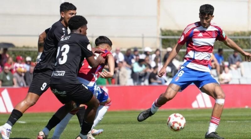 El líder Juventud Torremolinos gana