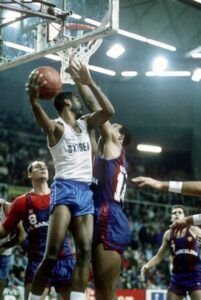 Larry Spicer el Globetrotters