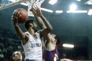 Larry Spicer el Globetrotters