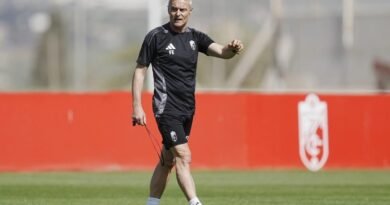 El técnico Fran Escribá destituido