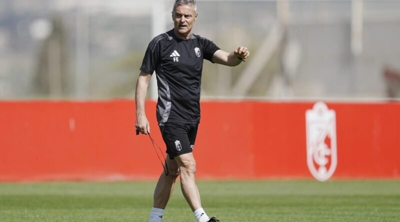 El técnico Fran Escribá destituido