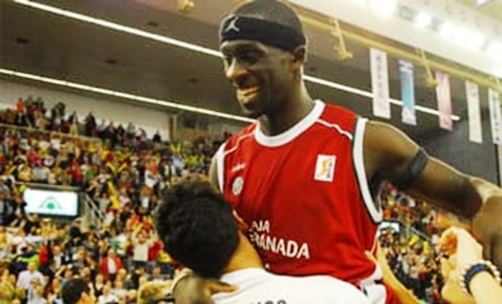 Pops Mensah Bonsu héroe