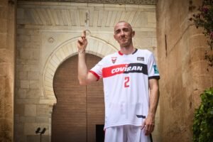 Coviran Granada exhibe las equipaciones