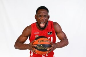 Babatunde Olumuyiwa, experiencia y energía