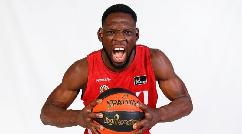 Babatunde Olumuyiwa, experiencia y energía