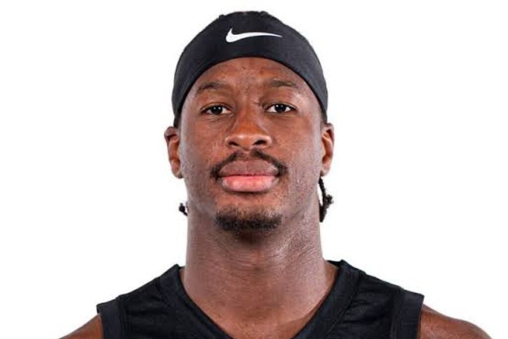 Travis Munnings, triple y defensa
