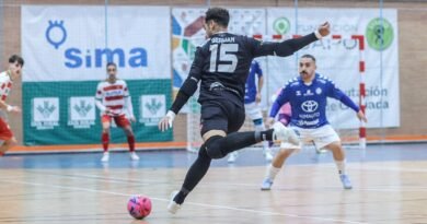 Sima Granada FS pierde con el líder Mengíbar, aunque mantiene puesto de Copa