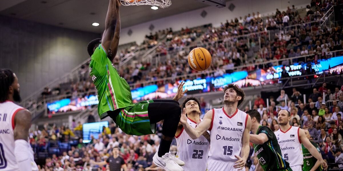 Coviran Granada agarra dramáticamente