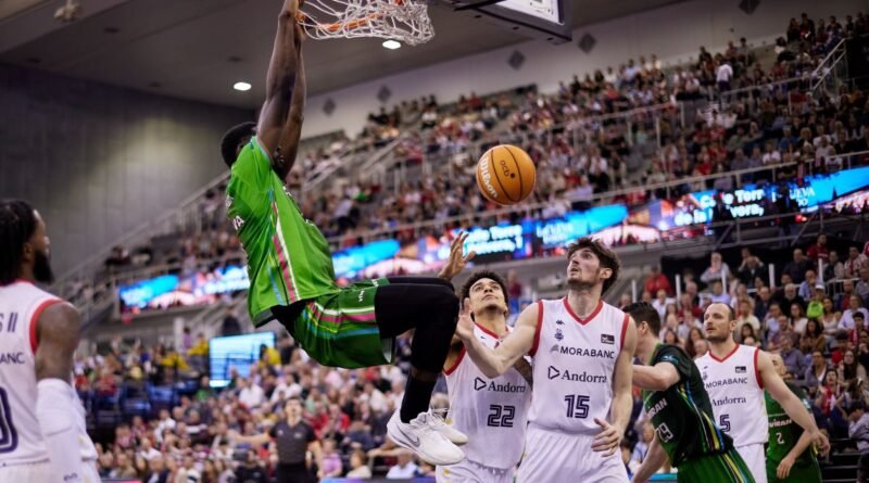 Coviran Granada agarra dramáticamente