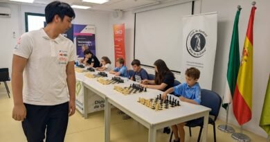 El Gran Maestro Andrew Hong acerca el ajedrez de élite a los jugadores de La Zubia y Granada